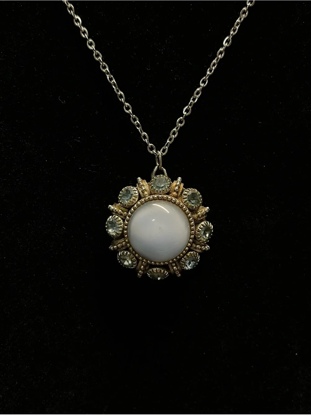 Vintage Avon Blue Cabochon Rhinestone Pendant Necklace Silver Tone Signed